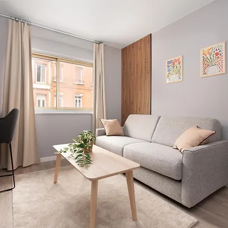 Raymond Iv - élégance Et Confort