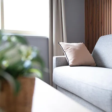 Raymond Iv - Elegance Et Confort