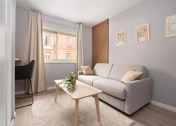 Raymond Iv - élégance Et Confort